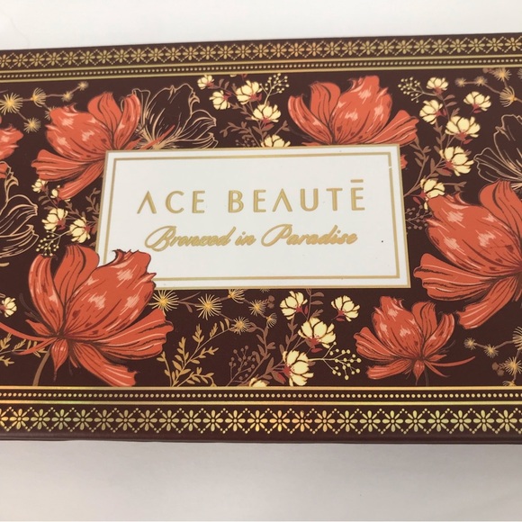 Luxie Pro Face Brush & Ace Beauté Bronzer Palette - Picture 5 of 8